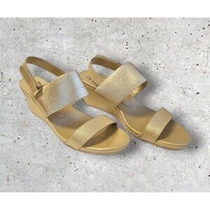 Isaac Mizrahi LIVE Gold Leather Double Strap Aubrey Wedge Sandal 8.M PREOWNED